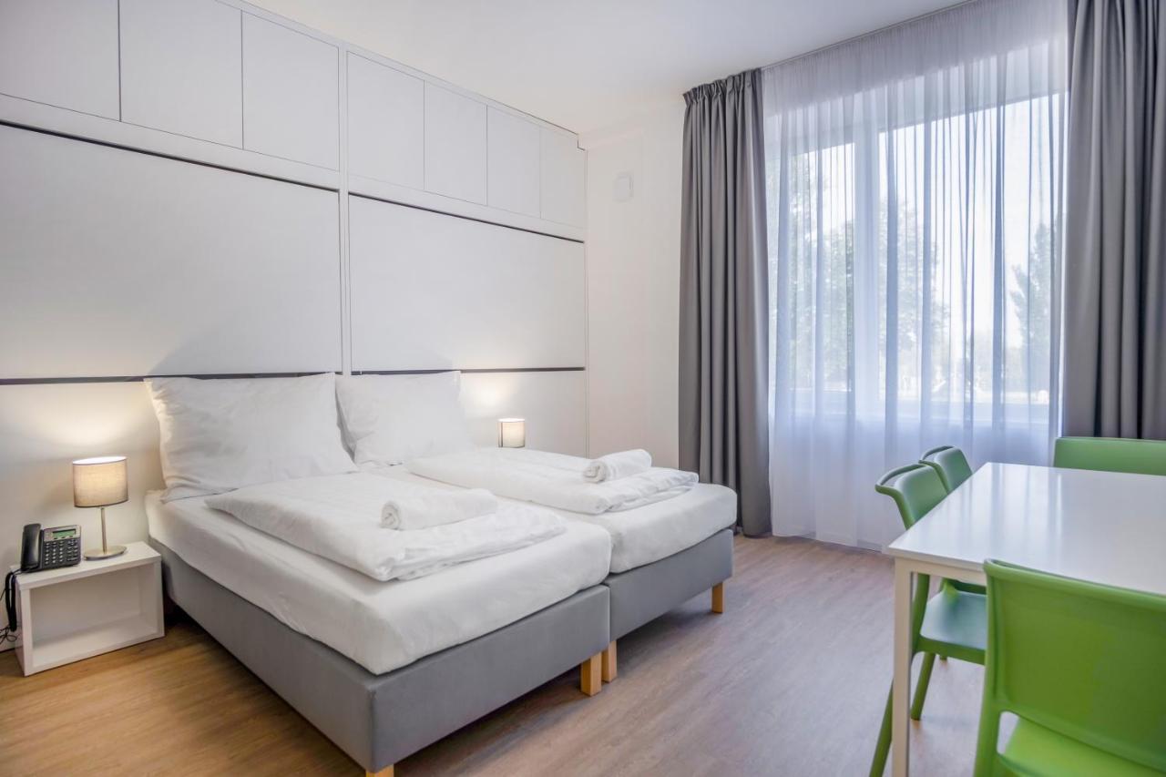Bed and Breakfast Ciszterci Rendezvenykoezpont Balatonalmádi Exterior foto